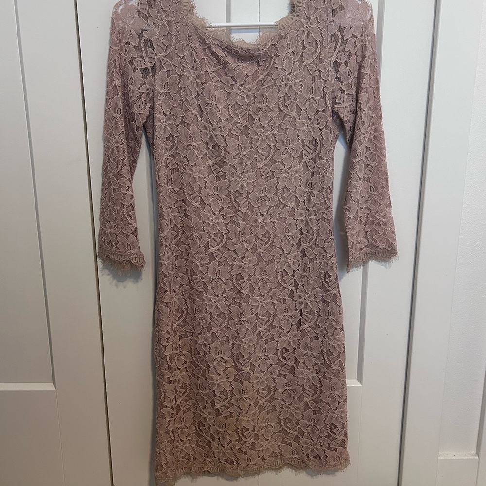 Diane Von Furstenberg Elegant Lace Dress in Tan - Picture 3 of 3